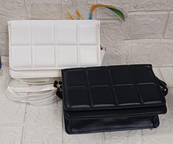 FAUX LEATHER LADIES PURSE